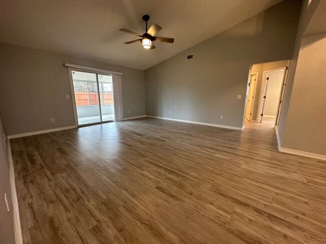 Building Photo - Adorable Home For Rent