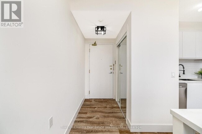 Photo - 200 Burnhamthorpe Rd E Unité 1309