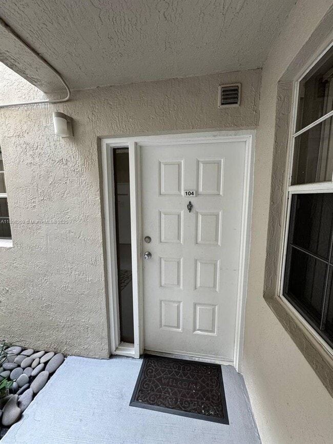 Photo - 2861 N Oakland Forest Dr Unidad 104 Rental