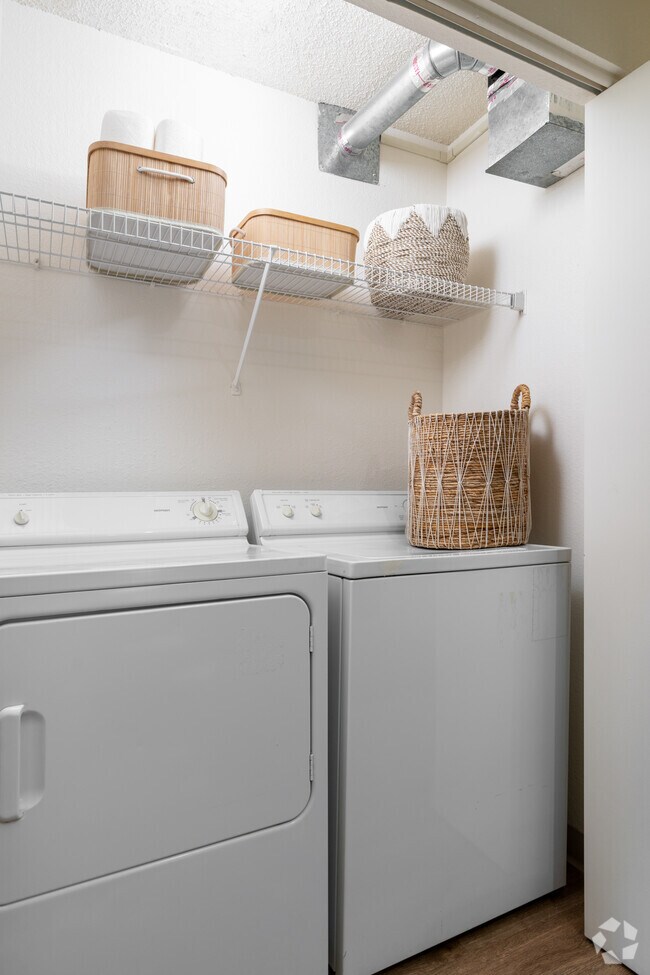 2BR, 1BA - 727SF - Laundry