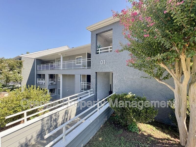 Photo - 103 Northlake Dr