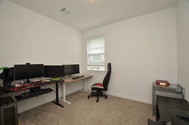 Building Photo - 1696 Daylight Lk Dr