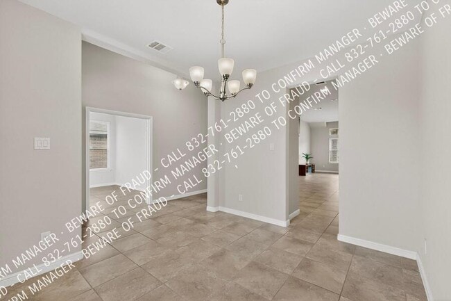 Photo - 7811 Links Dr