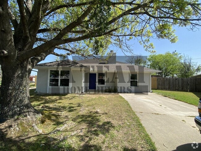 Building Photo - 4 Bedroom 2 Bathroom home for rent!