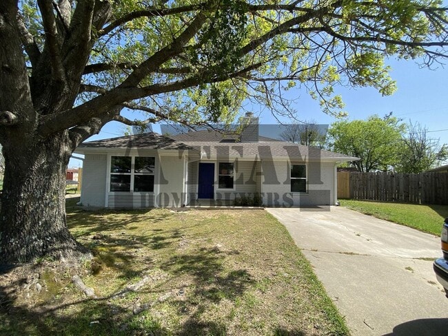 Building Photo - 4 Bedroom 2 Bathroom home for rent!