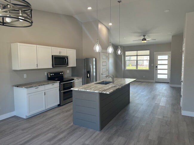 Photo - Available Now – Beautiful 3 Bed, 2.5 Bath Townhouse!!!