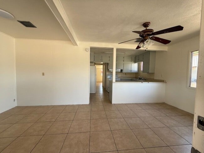 Building Photo - 489 N 10th St Unit 1