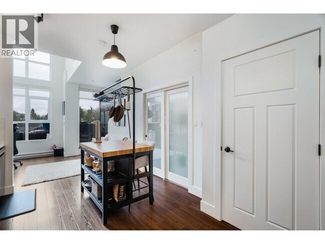 Photo - 2250 Commercial Dr Unit 404