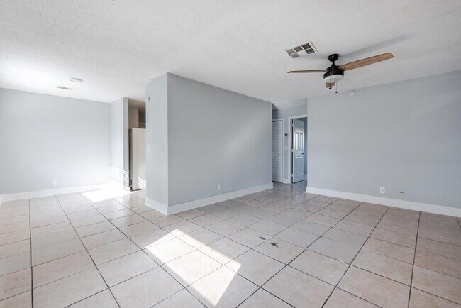 Photo - 801 NE 3rd St