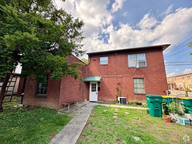 Building Photo - 2 Bedroom 1 Bathroom in Lebanon! Rental