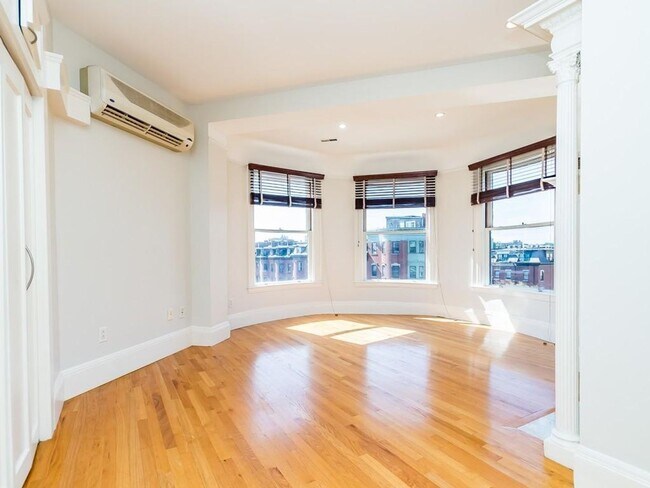 Photo - Bright 2 Bed in the South End with Roof Deck