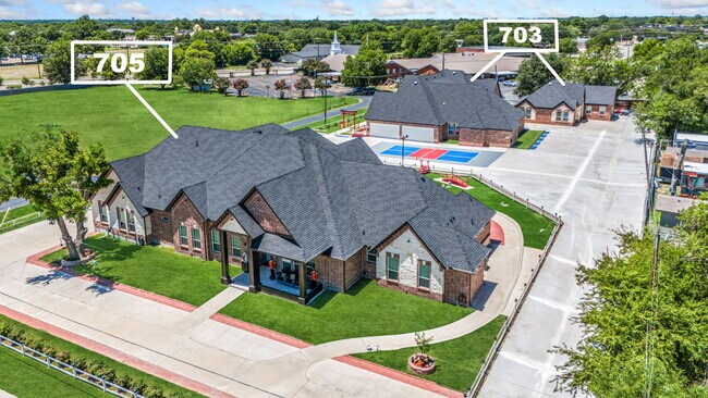 Building Photo - 703 E Oates Rd Rental