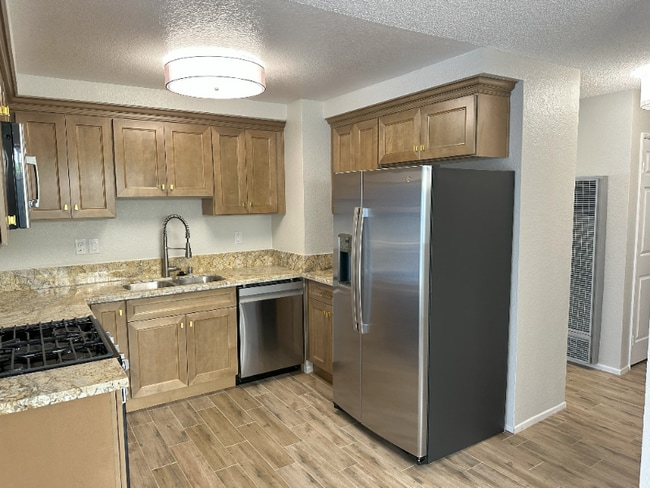 Photo - 1545 W 207th St Unidad 3