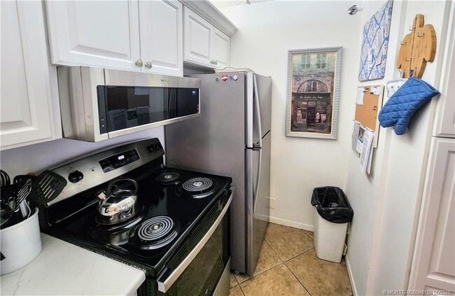 Building Photo - 4436 NE Ocean Blvd Unit 100E2