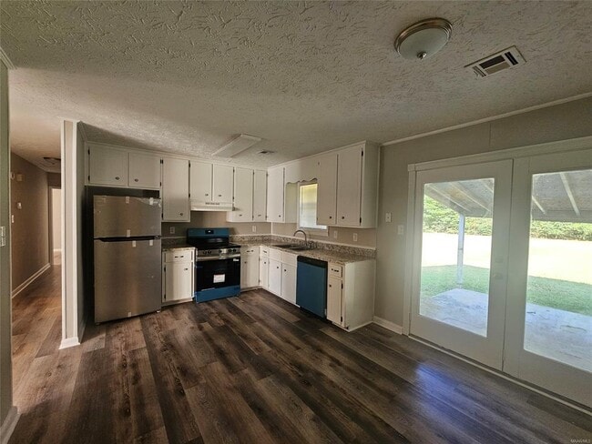 Photo - 105 Oak St