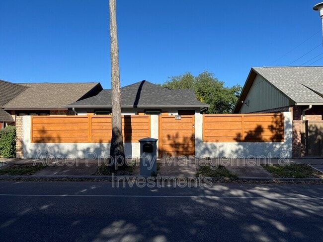 Photo - 4701 N 6th St