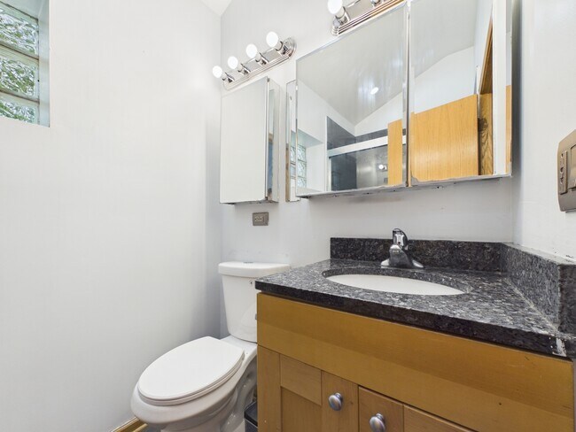 Photo - 419 W Root St