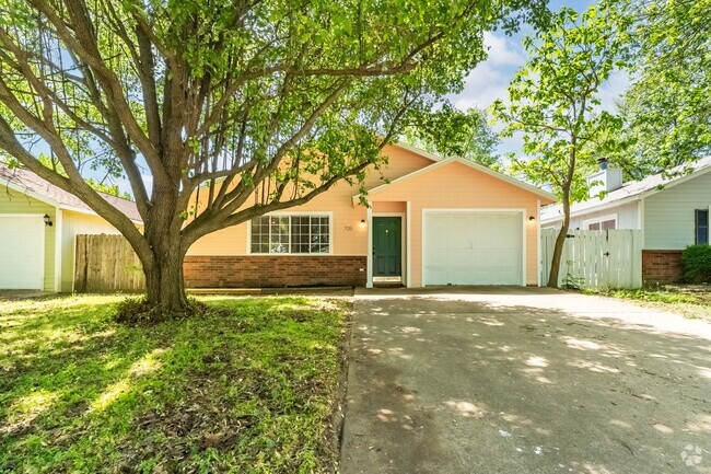 Building Photo - Charming 2-Bed, 2-Bath Rental: Your Cozy R...