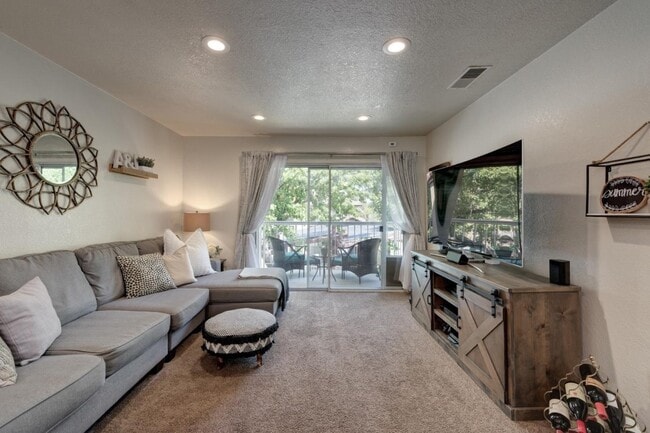 Photo - 1324 Chateau Cmn Unit 208