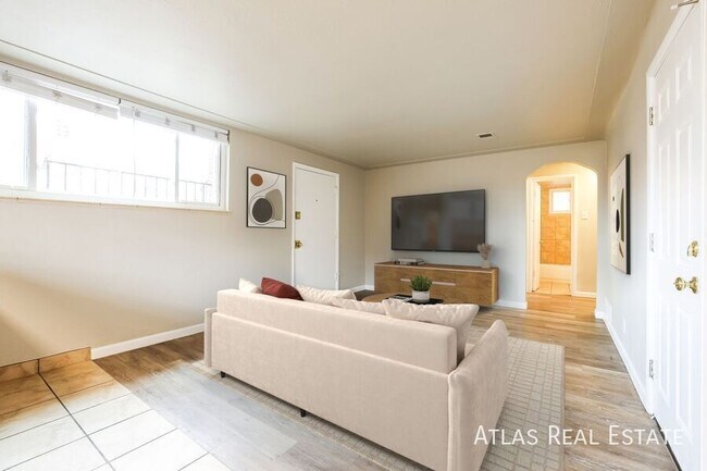 Photo - 2716 Grove St