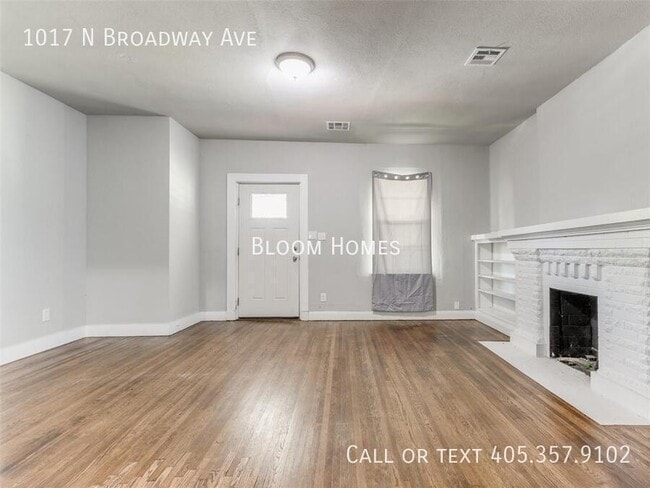 Photo - 1017 N Broadway Ave