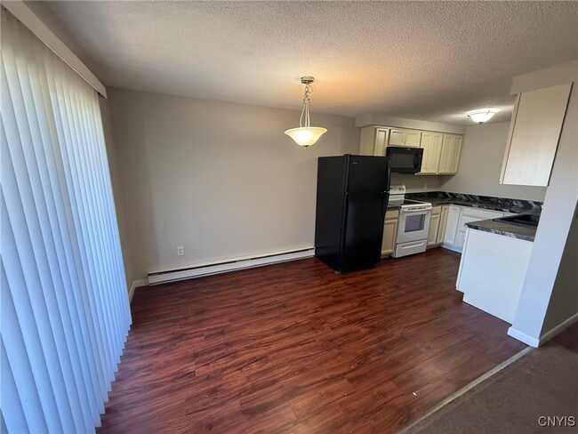 Photo - 504 Village Blvd N