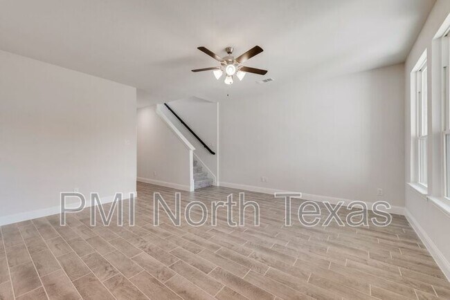 Photo - 717 Amenduni Ln