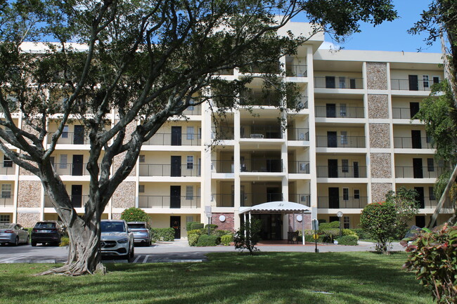 Photo - 2751 N Palm Aire Dr Condo Unit 310