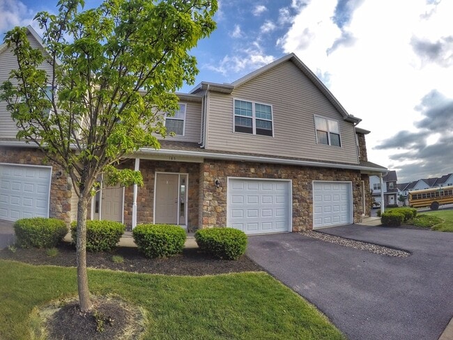 Building Photo - Spacious 3-Bedroom Townhouse in Boalsburg ...