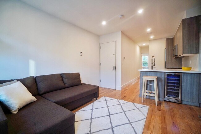 Photo - 246 Bay St Unit 3L