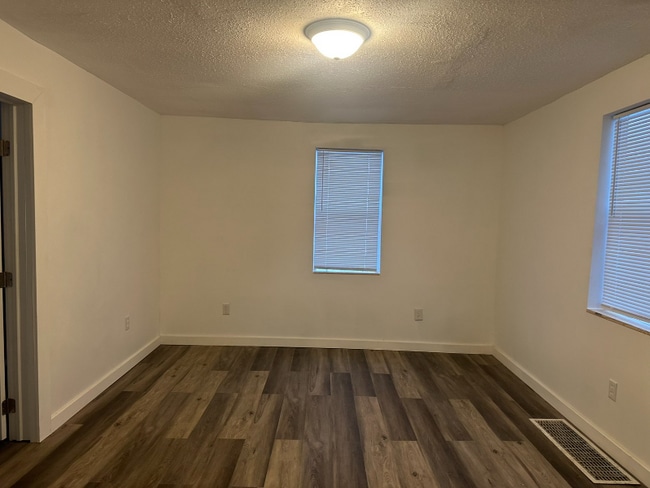 Photo - 203 Roan Ave