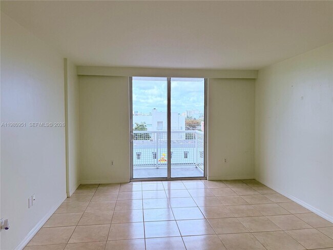 Photo - 900 SW 8th St Unit 604