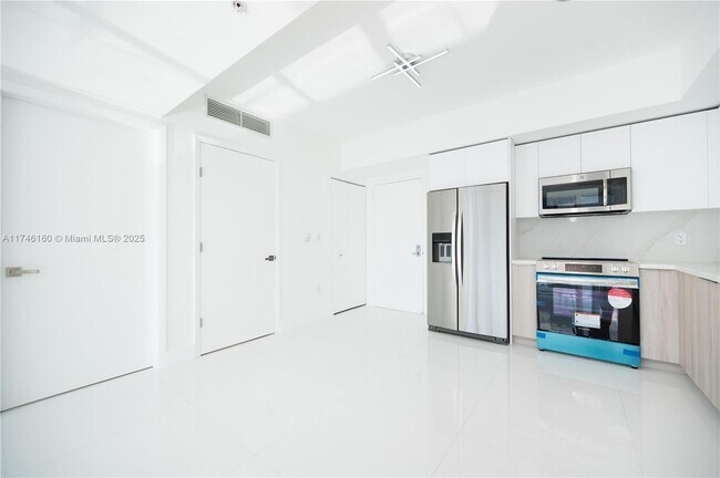 Photo - 92 SW 3rd St Unit 3411