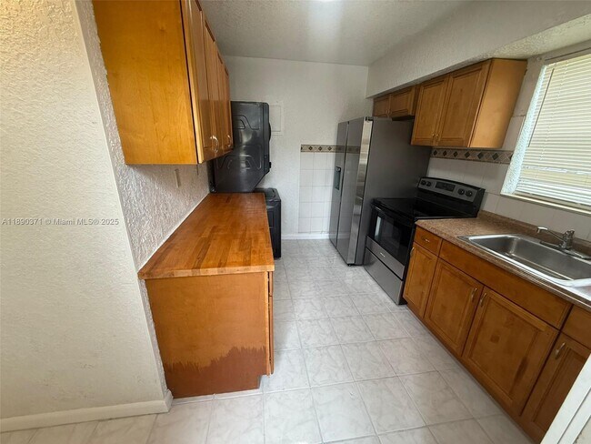 Photo - 815 Foster Rd Unit 1