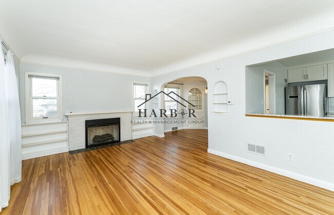 116 16th Ave NW