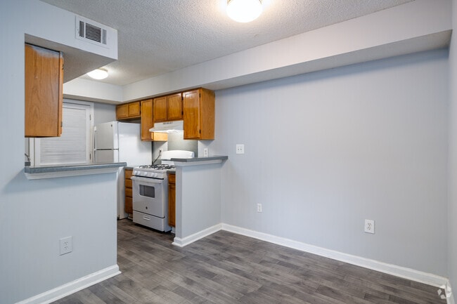 2BR, 2BA - 861SF - Dining Room
