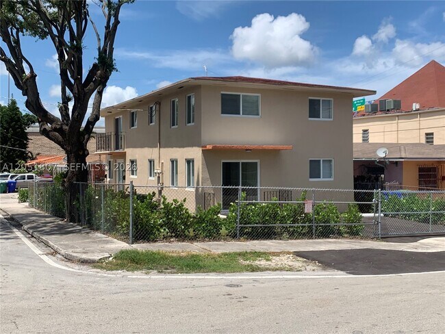 901 NW 22nd Pl
