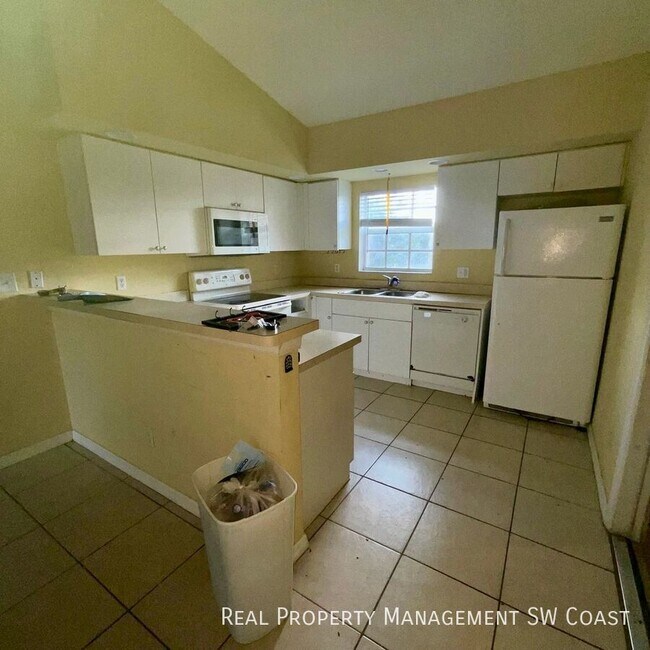 Photo - 3940 20th St W