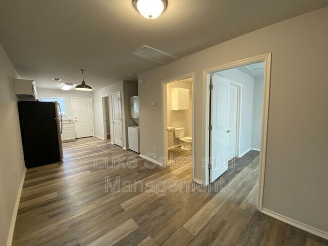 Photo - 303 E Himes St Unidad 1