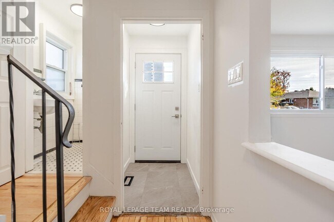 Photo - 1487 Morisset Ave