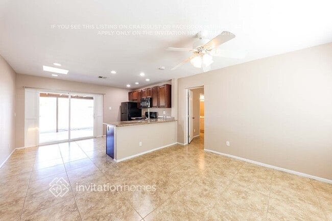 Photo - 2332 W Hartford Ave