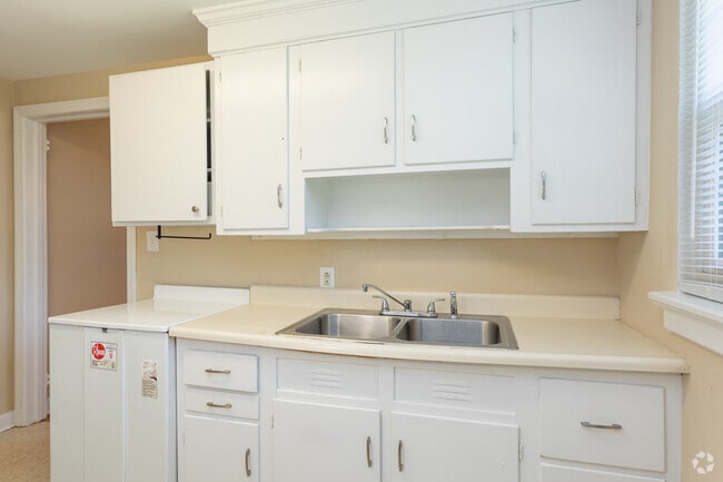 2 habitaciones, 1 baño - 1000 pies cuadrados - Cocina - Haymount Historic Apartments