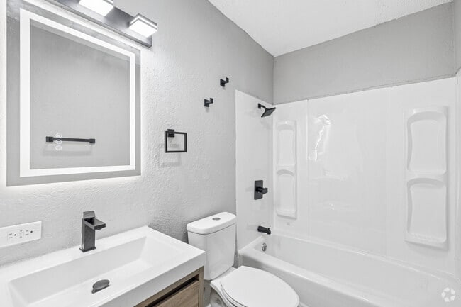 A 2BR, 1BA - 750SF - Bathroom