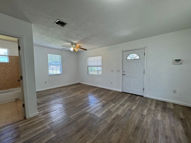Photo - Charming 3 bedroom, 2 bath Florida Cracker-style home in Lake City
