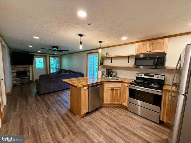 Photo - 143 Deer Run Ln