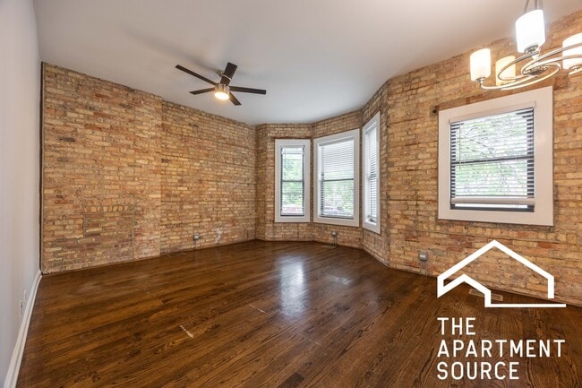 Building Photo - 1756 W Montrose Ave Unit 1