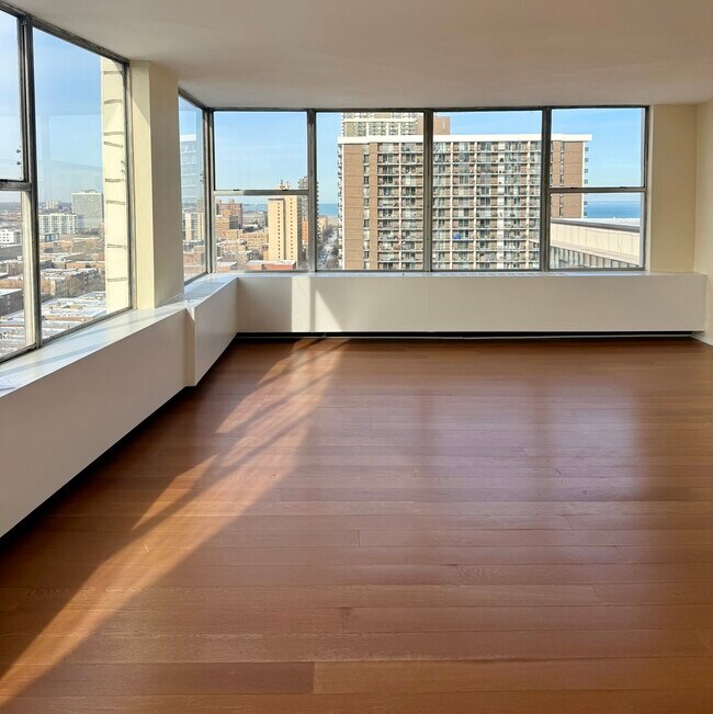 Building Photo - 5757 N Sheridan Rd