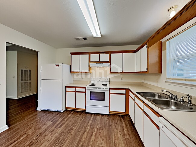 Photo - 1202 Larzelere Ln