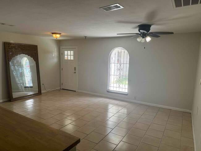 Photo - 905 Avenue K
