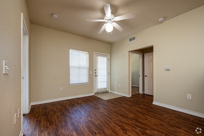 2BR, 2BA - 950SF - Living Room